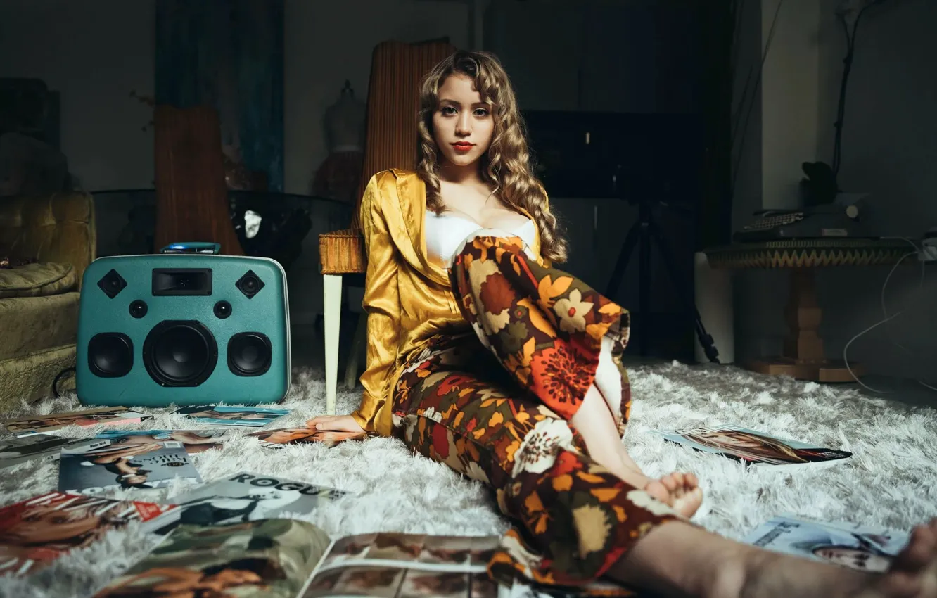 Photo wallpaper room, actress, column, magazines, posing, Caylee Cowan, Kayleigh Cowan, standing on the floor