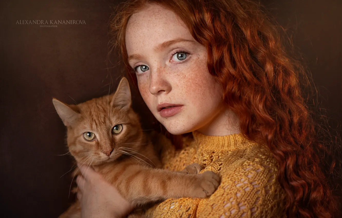 Photo wallpaper cat, look, face, background, portrait, red, girl, freckles