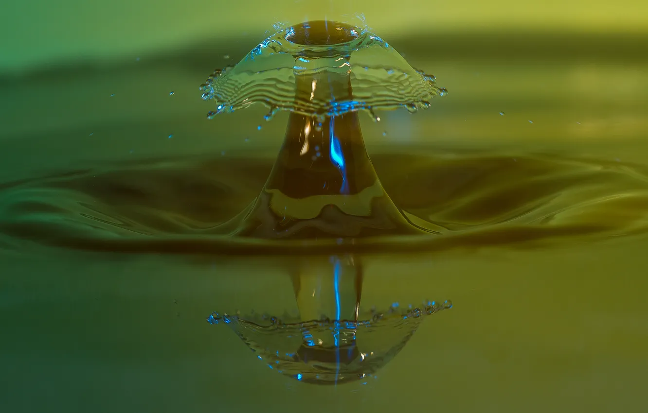 Photo wallpaper water, drops, squirt, splash, funnel, green background