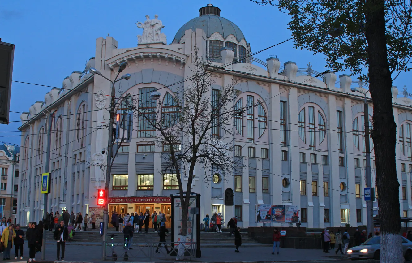 Photo wallpaper the sky, the city, people, street, the building, spring, the evening, Russia