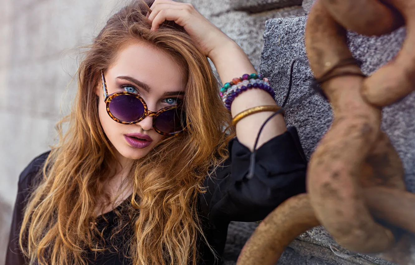 Photo wallpaper look, pose, wall, portrait, makeup, glasses, hairstyle, chain