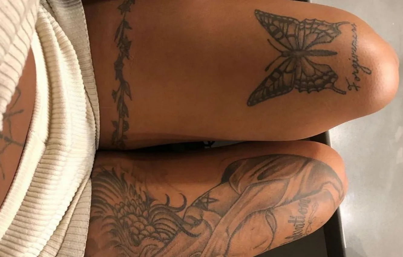 Photo wallpaper girl, tattoo, tattoos on the legs, tanned legs