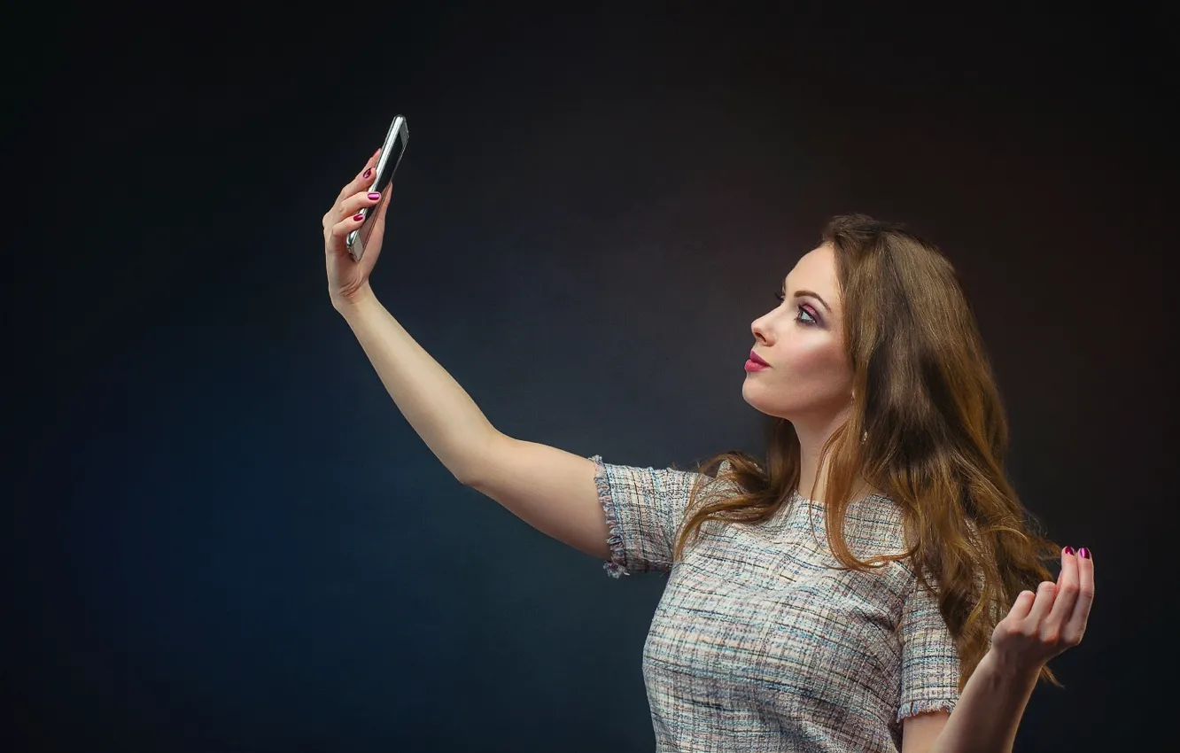 Photo wallpaper girl, phone, selfie