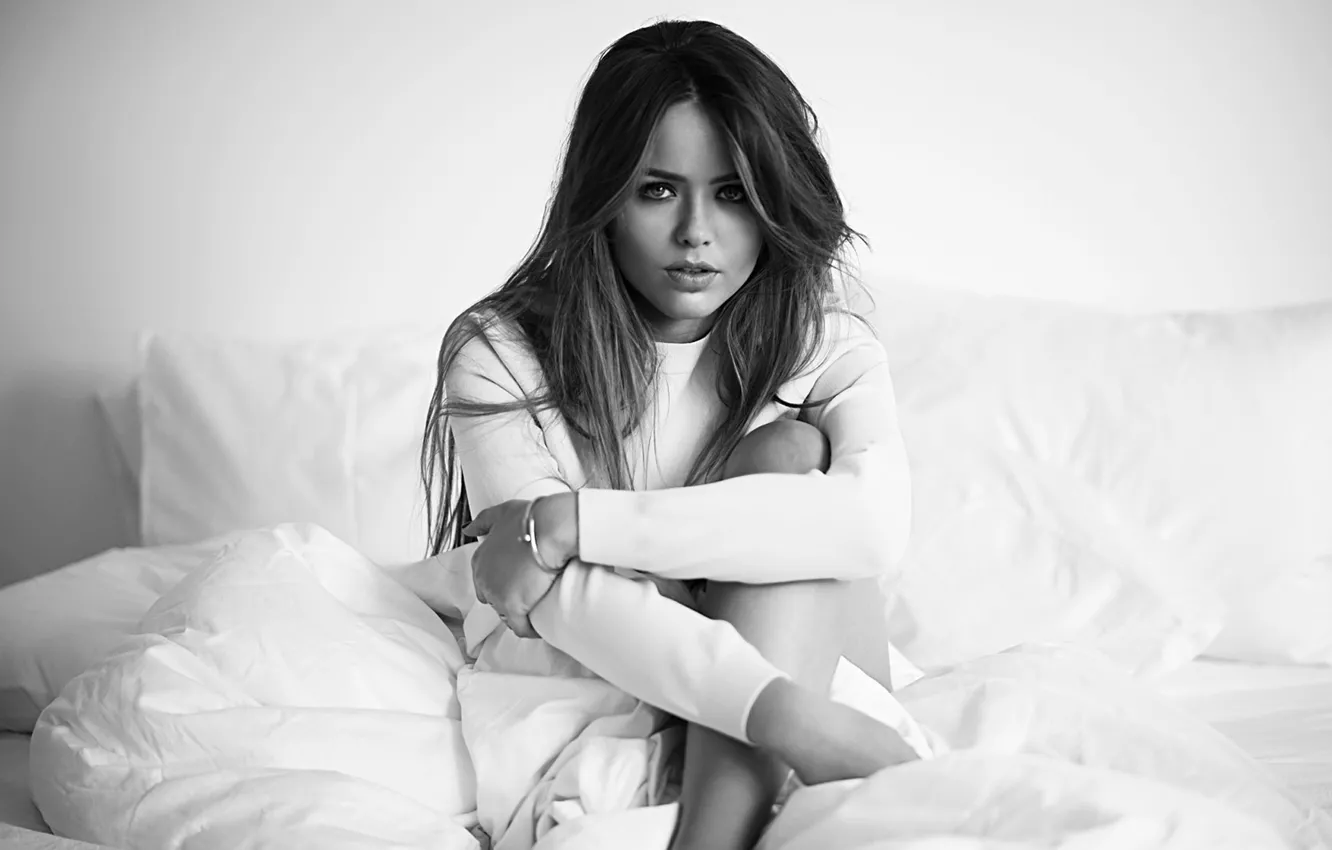 Photo wallpaper look, girl, model, hair, bed, black and white, beautiful, Kristina Bazan