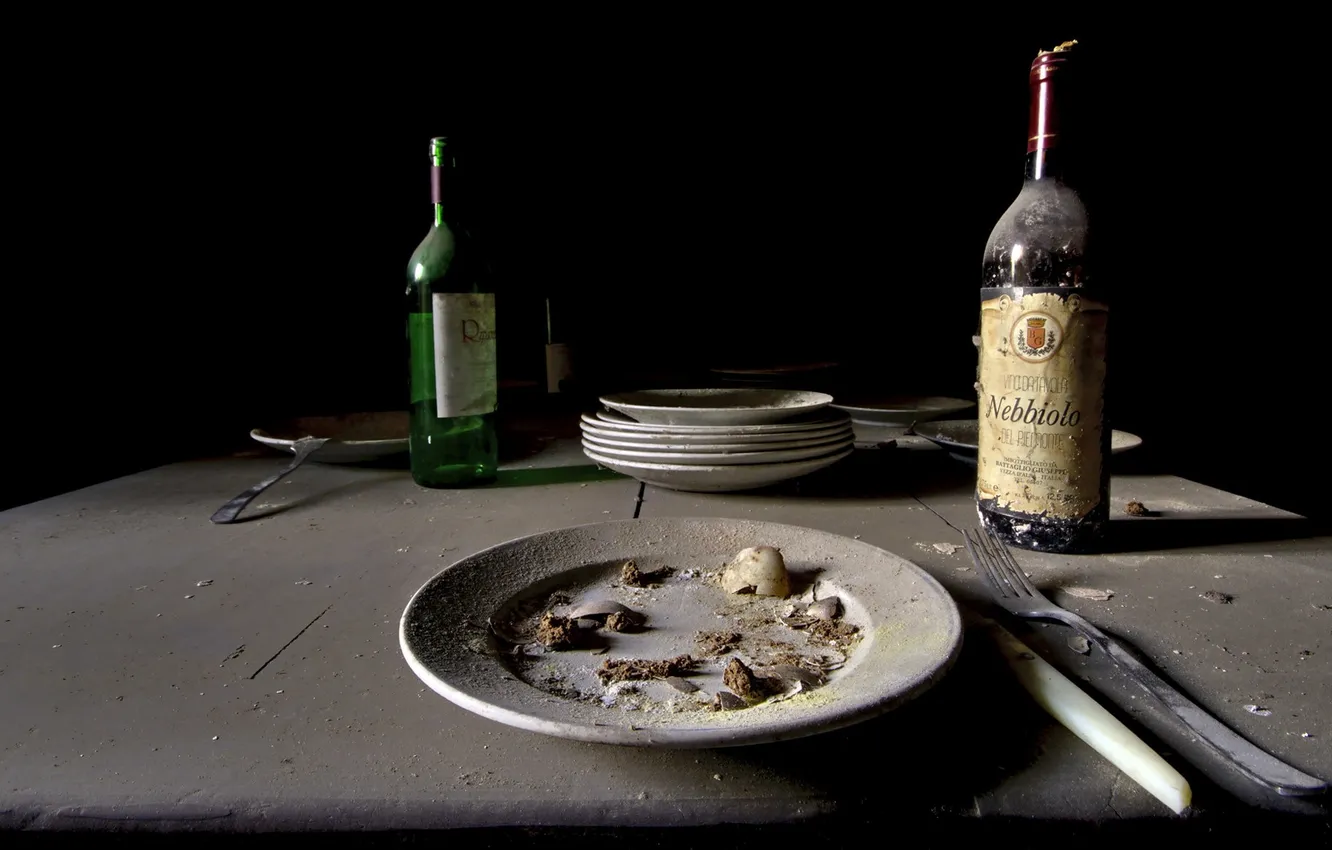 Photo wallpaper bottle, devices, plate