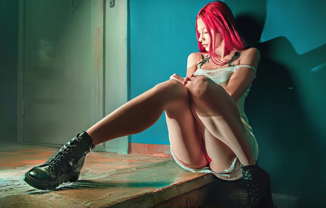 Photo wallpaper girl, the sun, feet, shoes, entrance