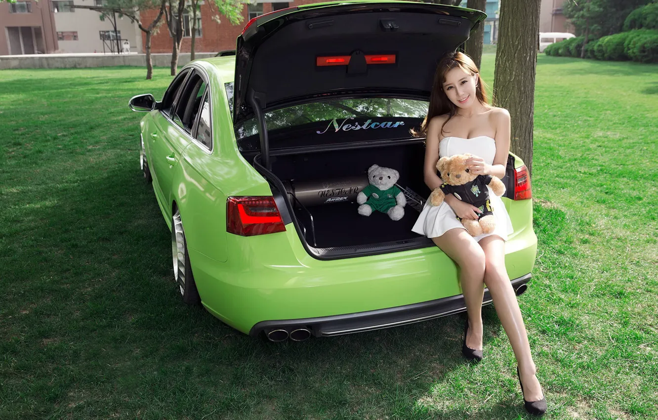 Photo wallpaper look, Audi, Asian, beautiful girl, green car, open the trunk