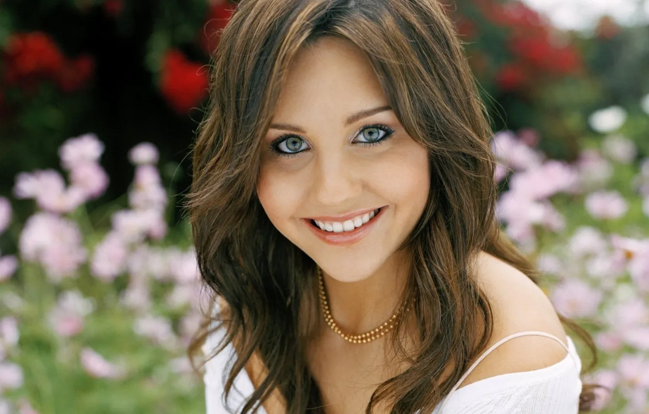 Photo wallpaper girl, face, smile, portrait