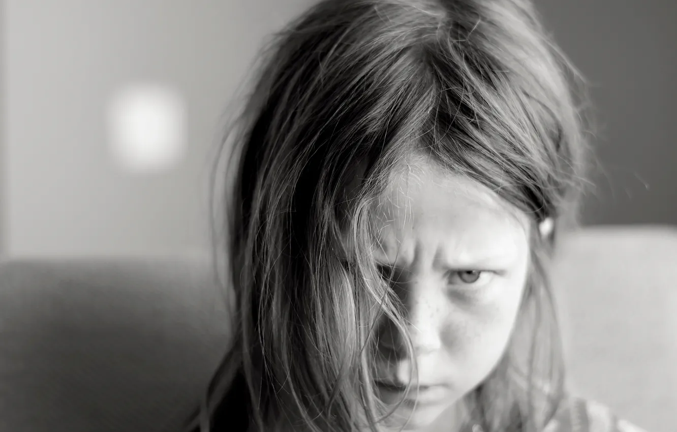 Photo wallpaper look, portrait, girl, curls, angry