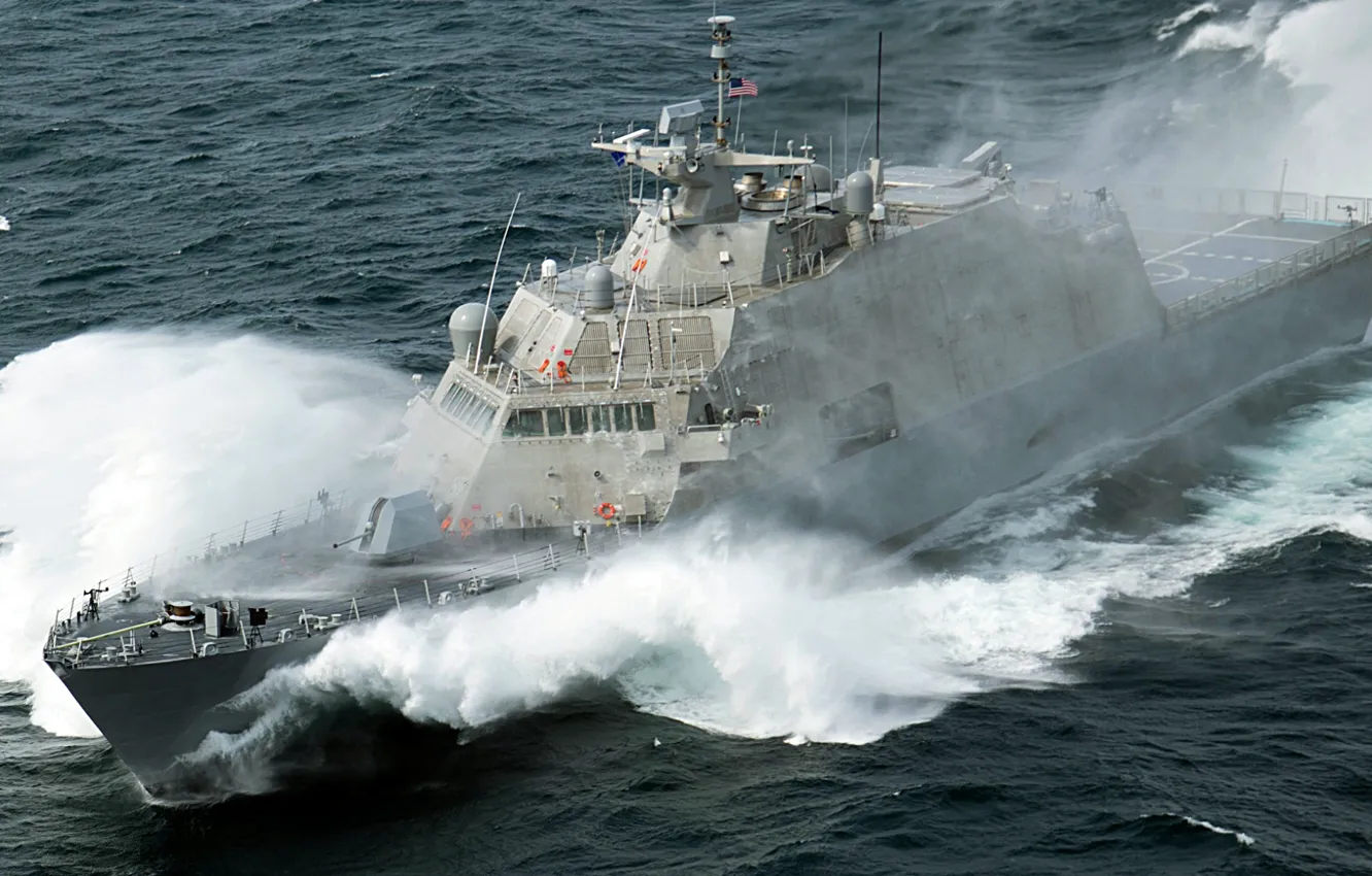 Photo wallpaper wave, squirt, on the go, uss milwaukee, the littoral combat ship