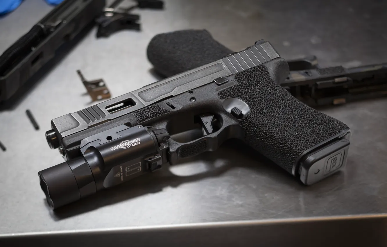 Photo wallpaper macro, gun, flashlight