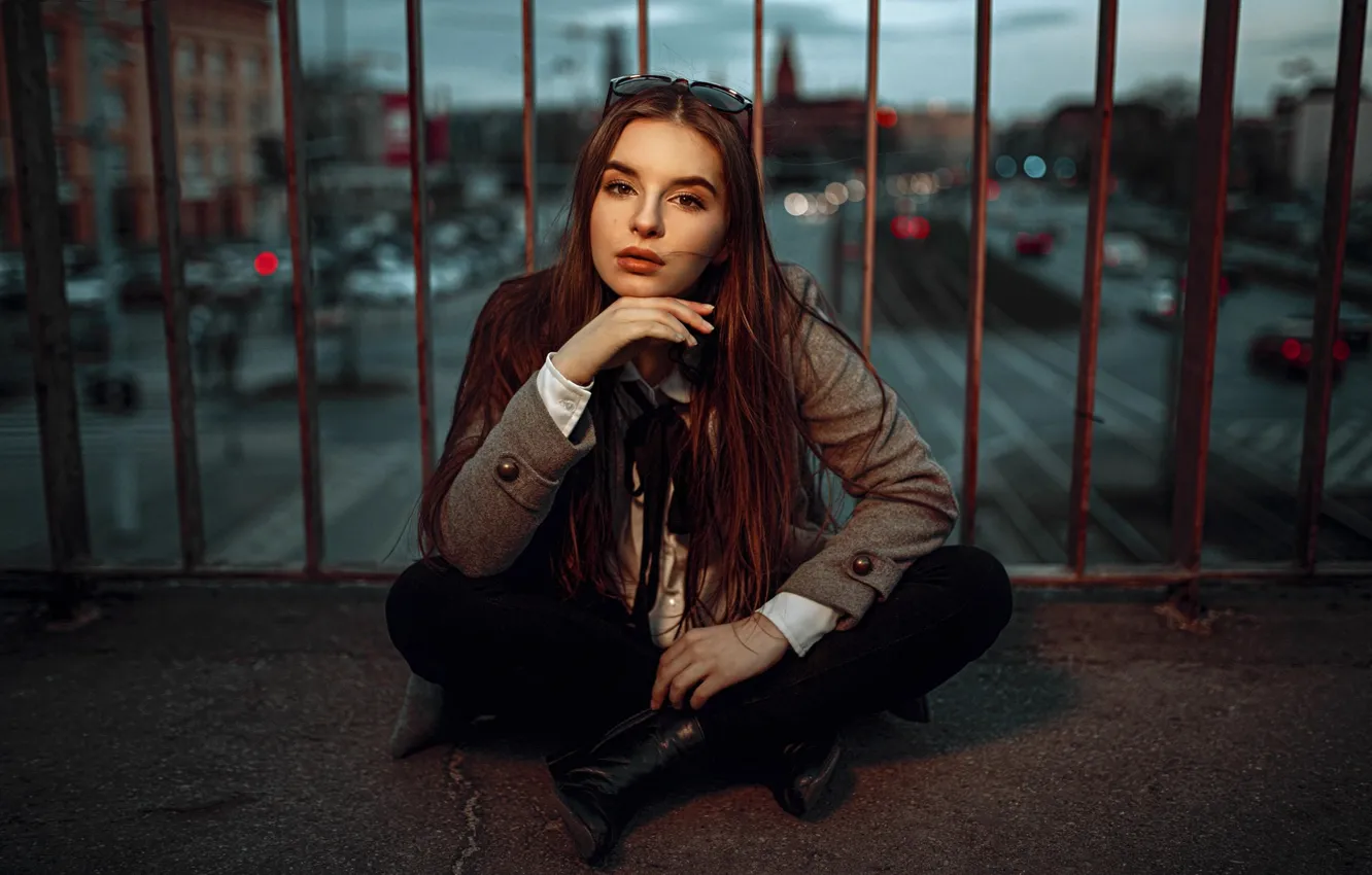 Photo wallpaper city, girl, long hair, photo, photographer, model, bokeh, lips