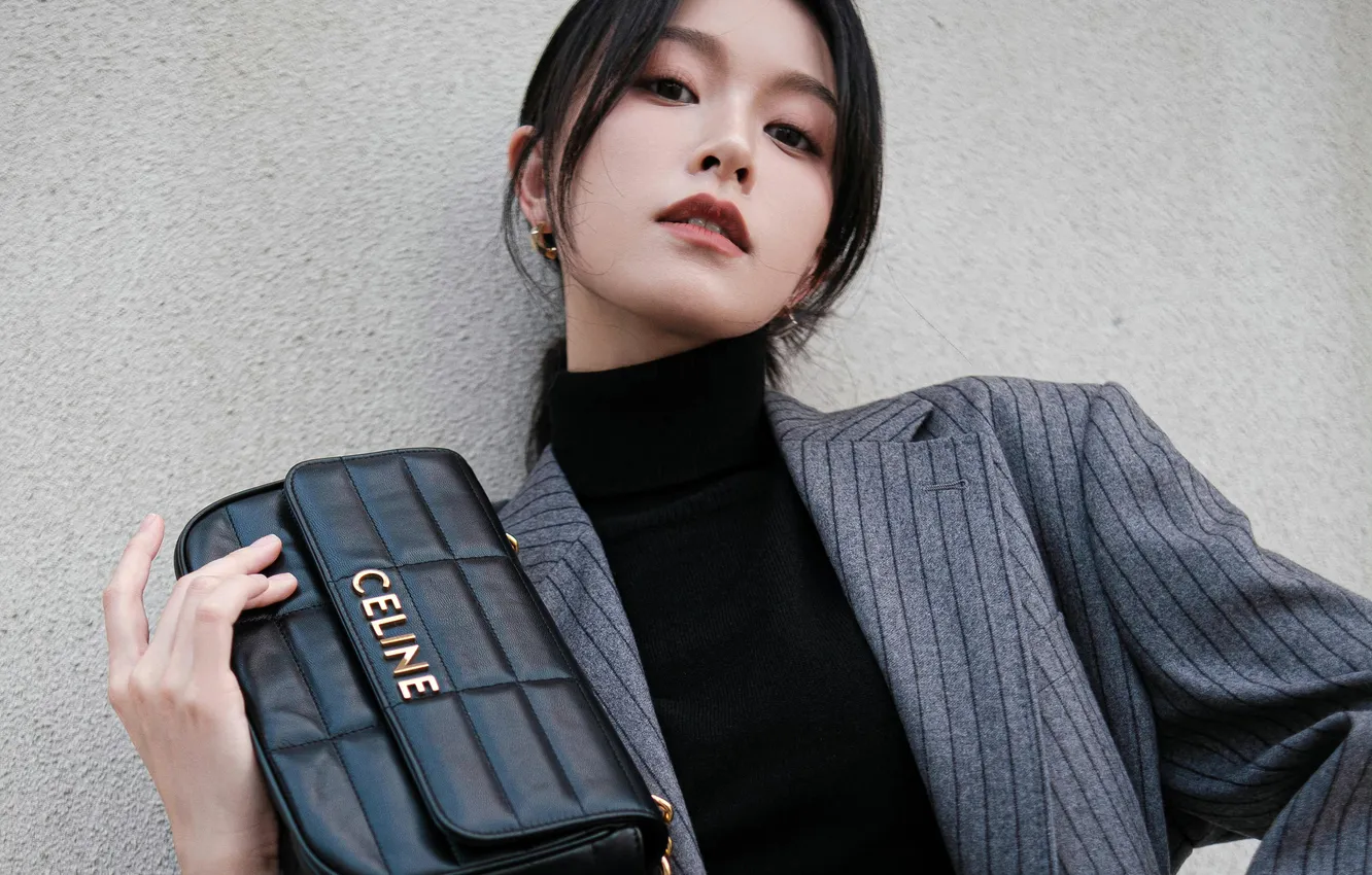 Photo wallpaper look, style, model, portrait, makeup, brunette, hairstyle, handbag