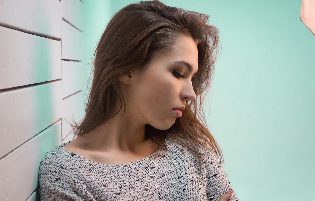 Photo wallpaper girl, model, portrait, makeup, hairstyle, brown hair, posing, the wall