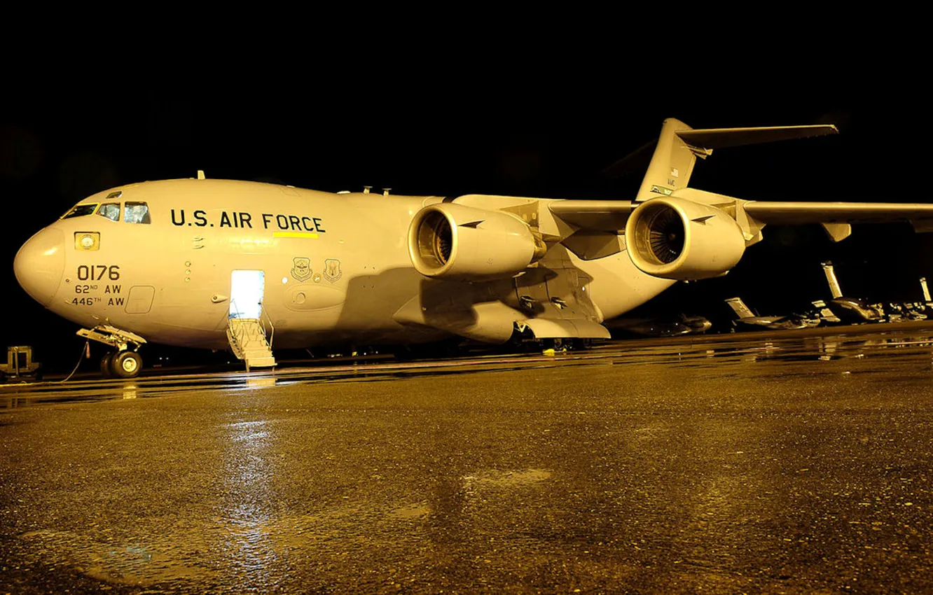 Photo wallpaper night, Parking, the airfield, Douglas, McDonnell, C-17, American strategic military transport aircraft, U.S. Air Force