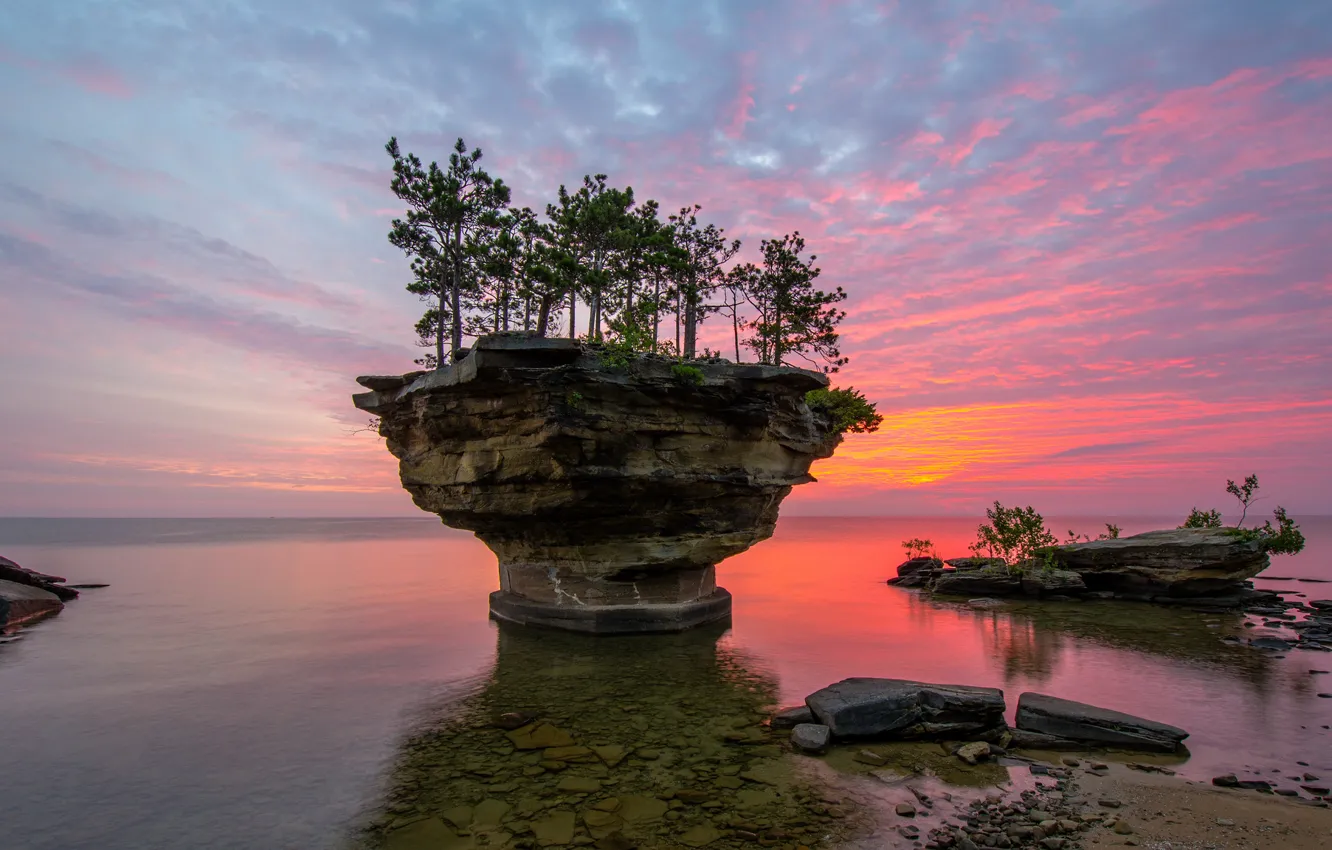 Photo wallpaper USA, Michigan, rock Turnip Rock, Lake Huron