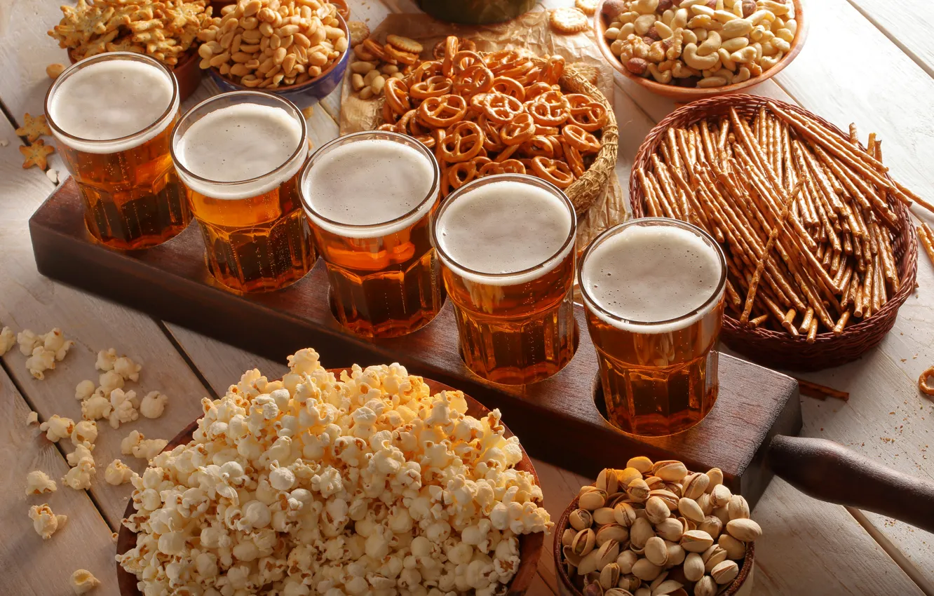 Photo wallpaper foam, beer, glasses, drinks, popcorn, nuts, pistachios, cracker