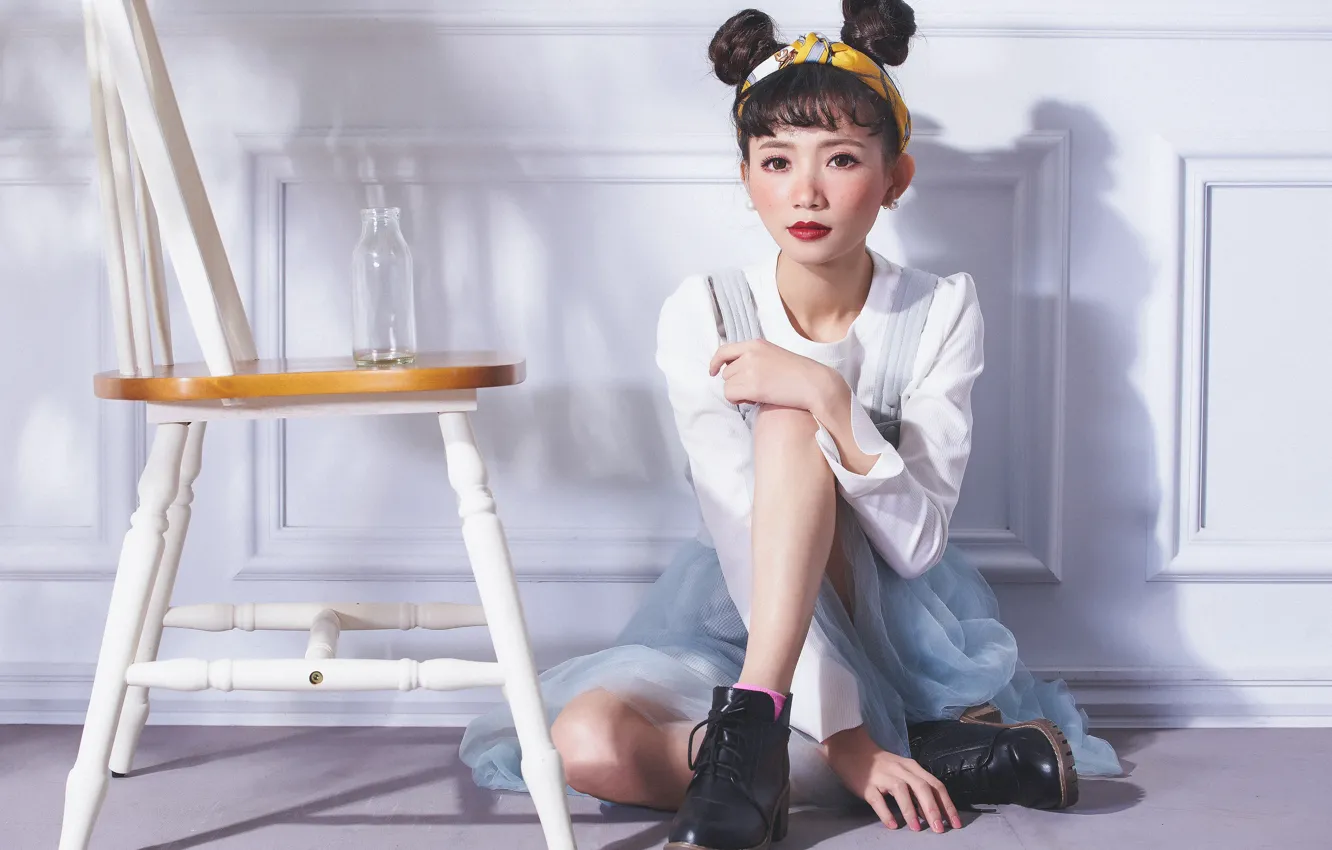 Photo wallpaper look, pose, model, shoes, chair, Asian, horn