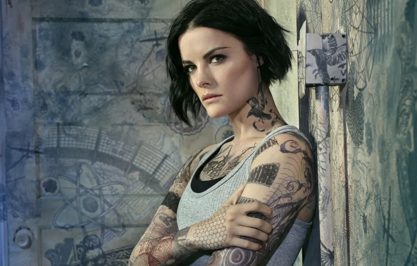 Photo wallpaper look, pose, wall, frame, makeup, Mike, tattoo, hairstyle