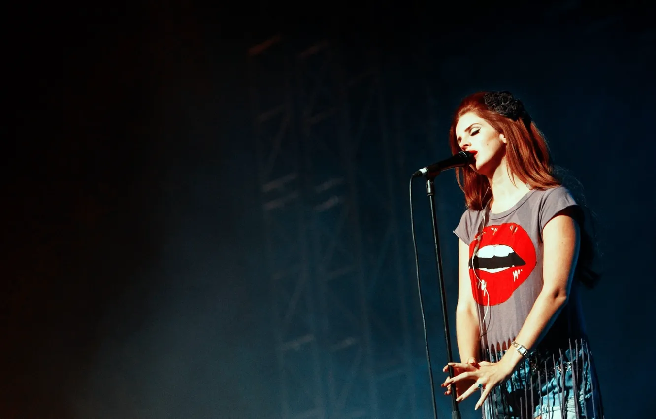 Photo wallpaper t-shirt, lips, concert, singer, beautiful, Lana Del Rey, Lana Del Rey