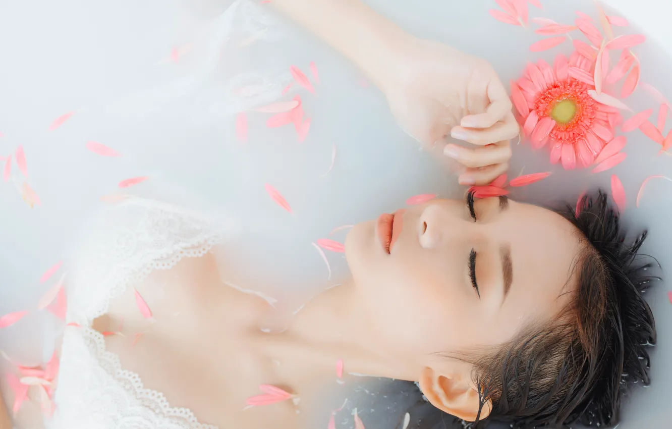 Photo wallpaper gerbera, hands, flowers, tenderness, bathroom, bathing, face, closed eyes