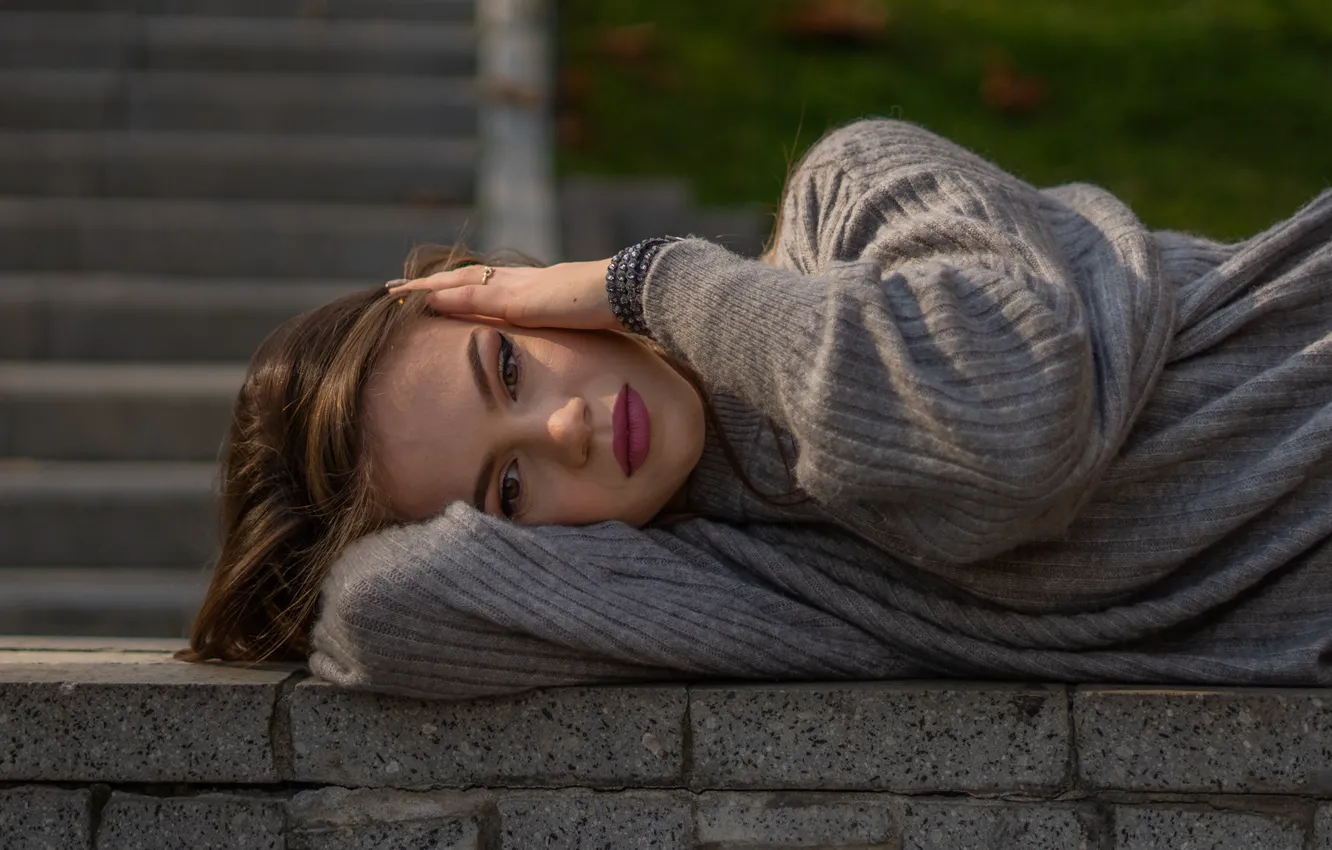 Photo wallpaper city, green, girl, grass, Sight