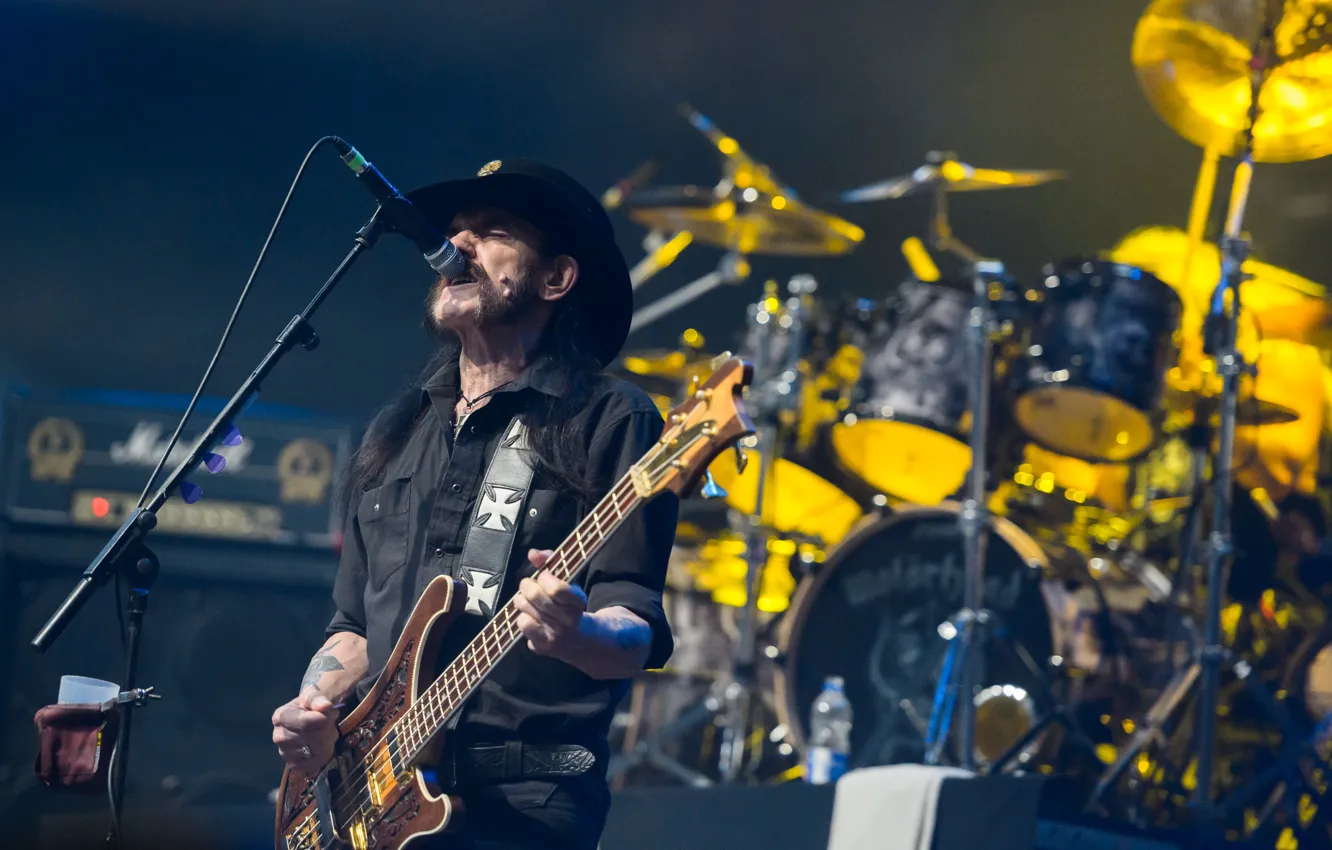 Photo wallpaper light, scene, guitar, bass, strings, hat, concert, microphone