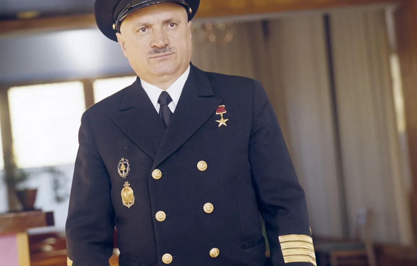 Photo wallpaper Hero Of Socialist Labor, iron, Ossetians, captain of the nuclear icebreaker "Arctic", Kuchity Sergeyy fyrt …