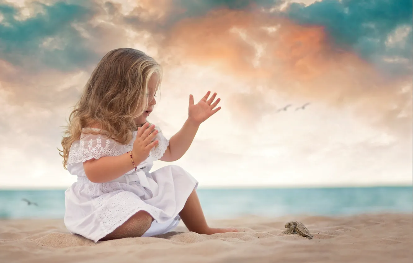 Photo wallpaper sand, sea, children, shore, dress, girl, baby, bug