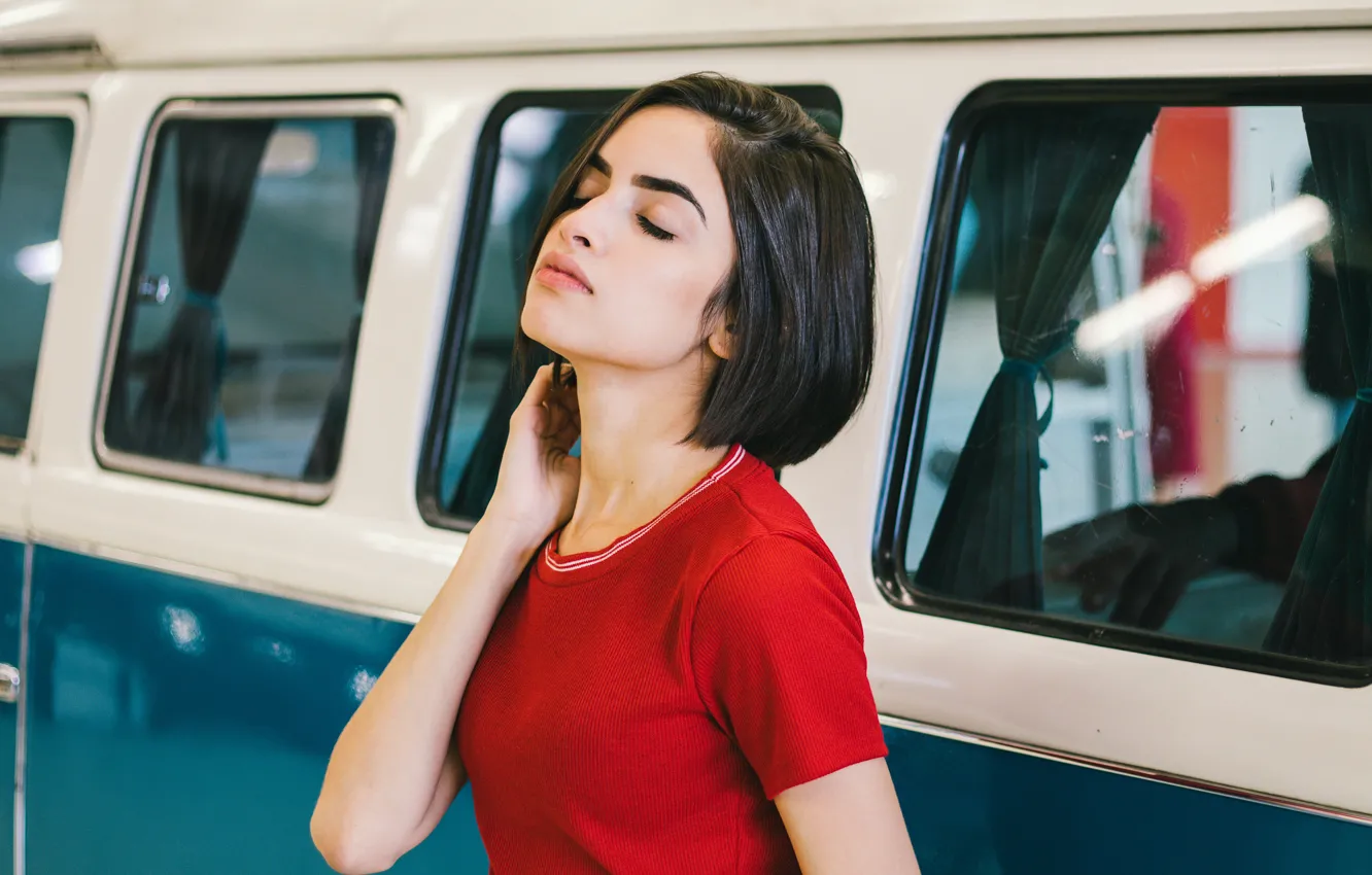 Photo wallpaper beautiful girl, minibus, closed eyes, short hair, long neck, dear boyunetka, red t-shirt