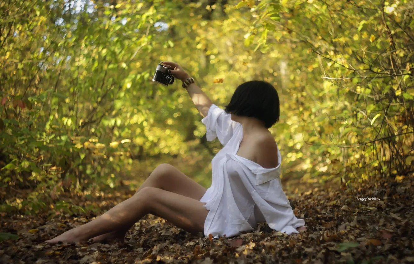 Photo wallpaper FOREST, LEAVES, The CAMERA, POSE, AUTUMN, SHIRT, selfie