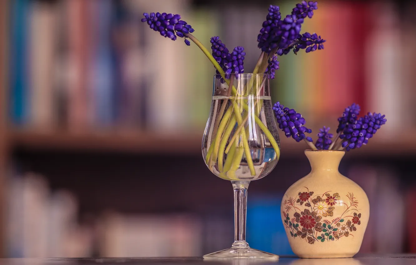 Photo wallpaper glass, water, flowers, glass, books, bouquet, spring, purple