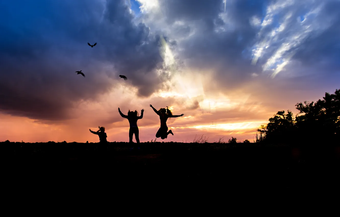 Photo wallpaper summer, sunset, contour, little men