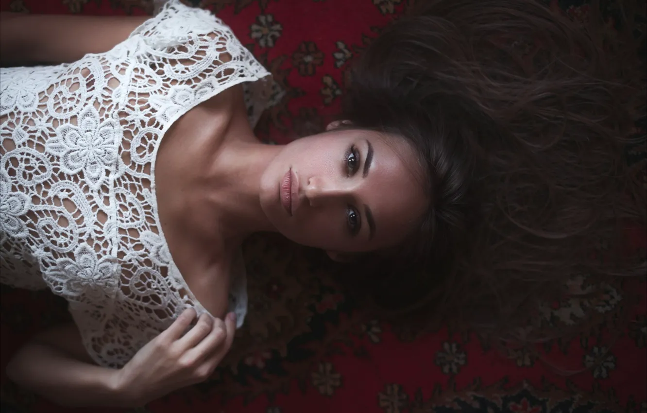 Photo wallpaper chest, look, girl, pose, carpet, model, hair, portrait