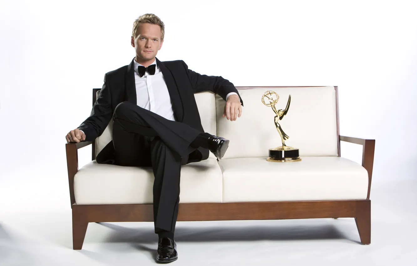 Photo wallpaper sofa, costume, award, actor, white background, how i met your mother, Neil Patrick Harris