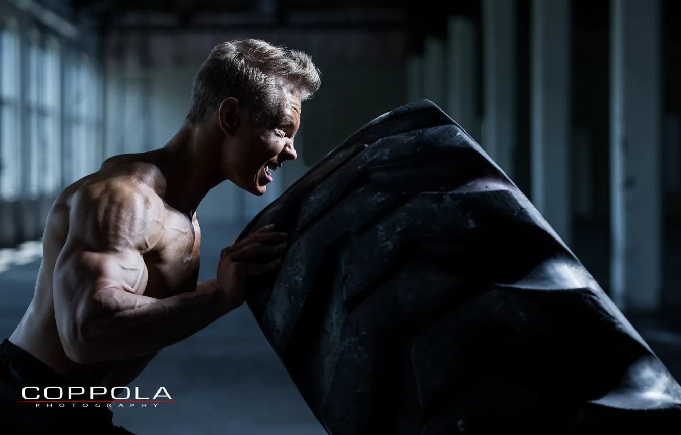 Photo wallpaper muscles, workout, crossfit, giant tire, explosive strength