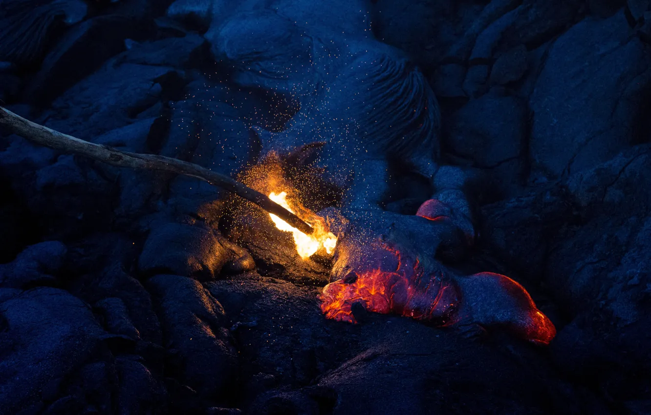 Photo wallpaper lights, ash, the volcano, lava