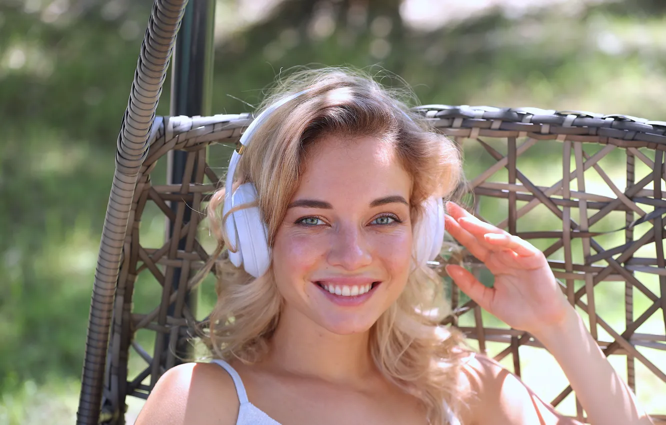 Photo wallpaper look, face, smile, headphones, Danica Jewels