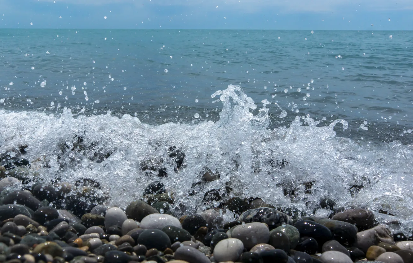 Photo wallpaper sea, foam, squirt, pebbles