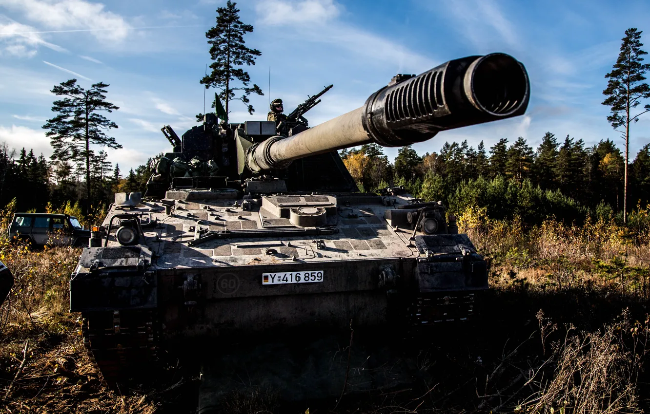 Photo wallpaper the barrel, polygon, installation, self-propelled, artillery, German, Panzer howitzer 2000