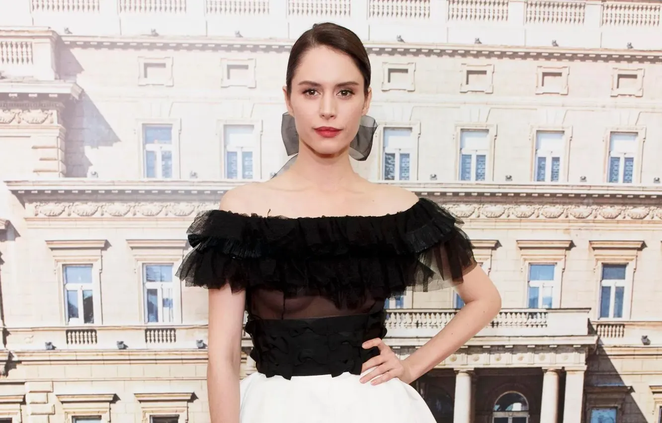 Photo wallpaper style, building, makeup, actress, beautiful girl, transparent clothing, Diana Pozharskaya, Portrait of a woman