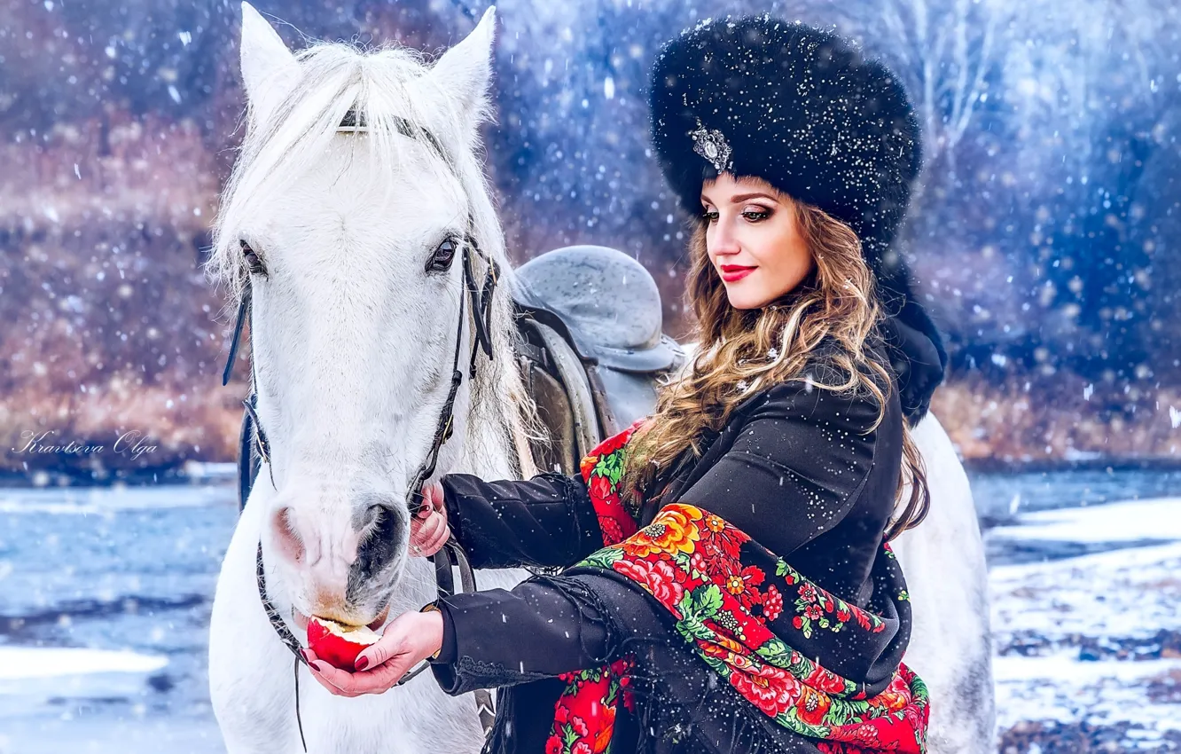 Photo wallpaper girl, snow, hat, horse, Apple, shawl