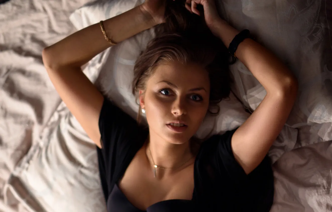 Photo wallpaper look, girl, face, sweetheart, portrait, bed, brown hair, sexy