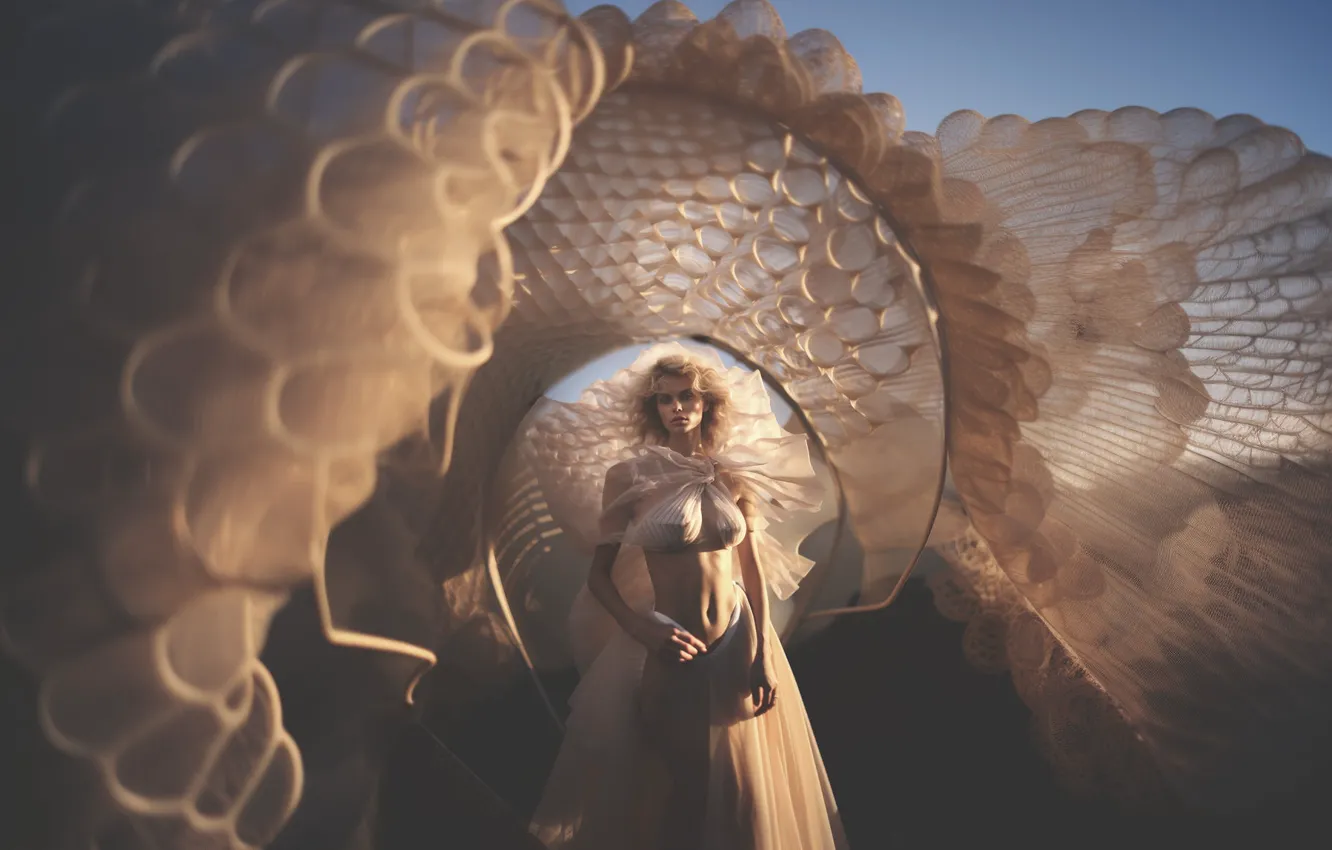 Photo wallpaper chest, look, girl, light, network, construction, spiral, belly