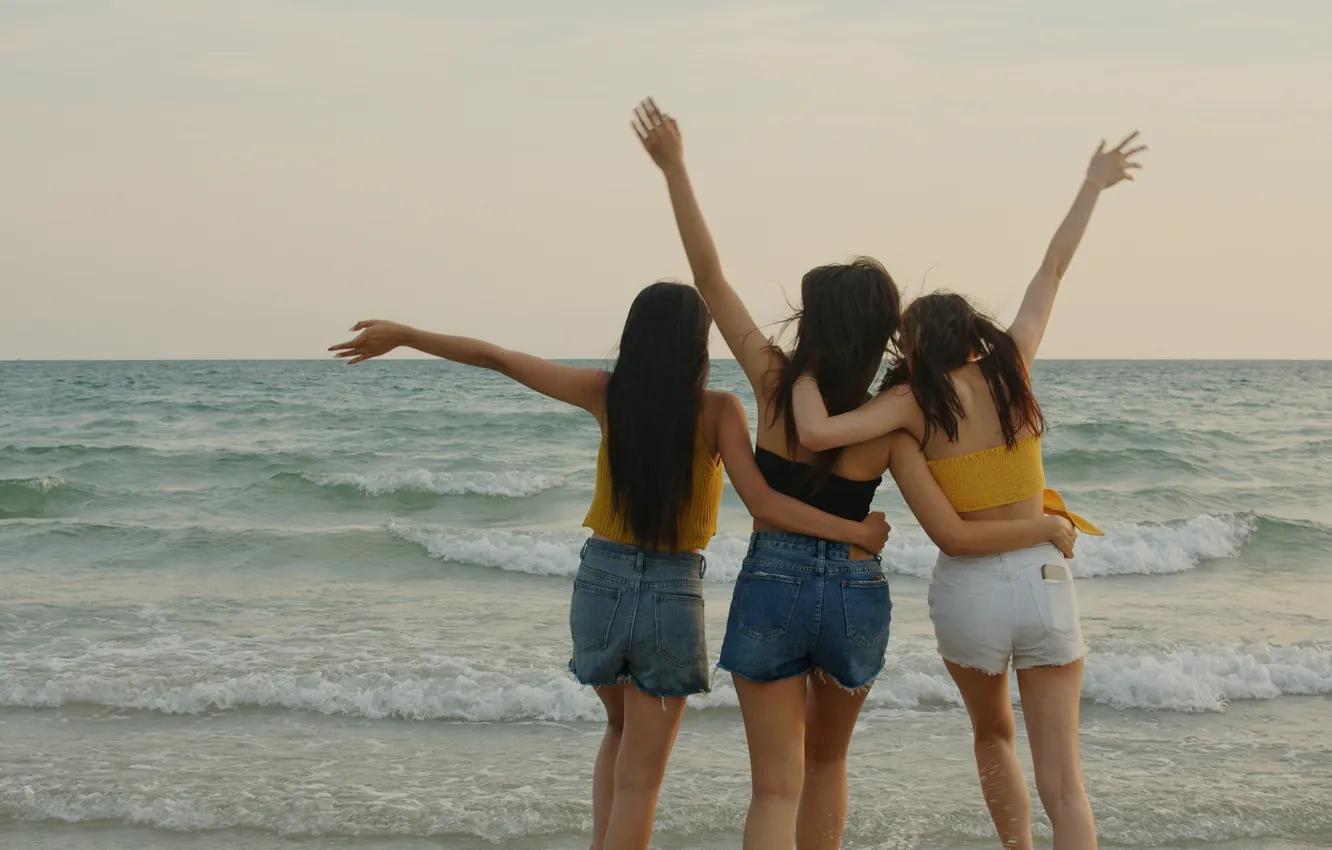 Photo wallpaper sea, girl, fun, friend