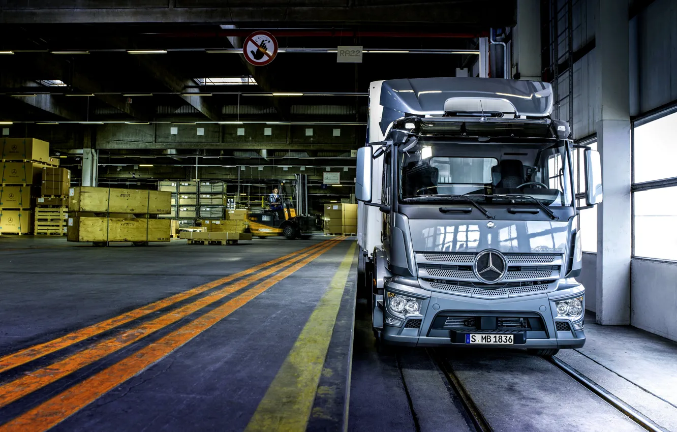 Photo wallpaper Mercedes-Benz, composition, truck, 2012, loading, Antos