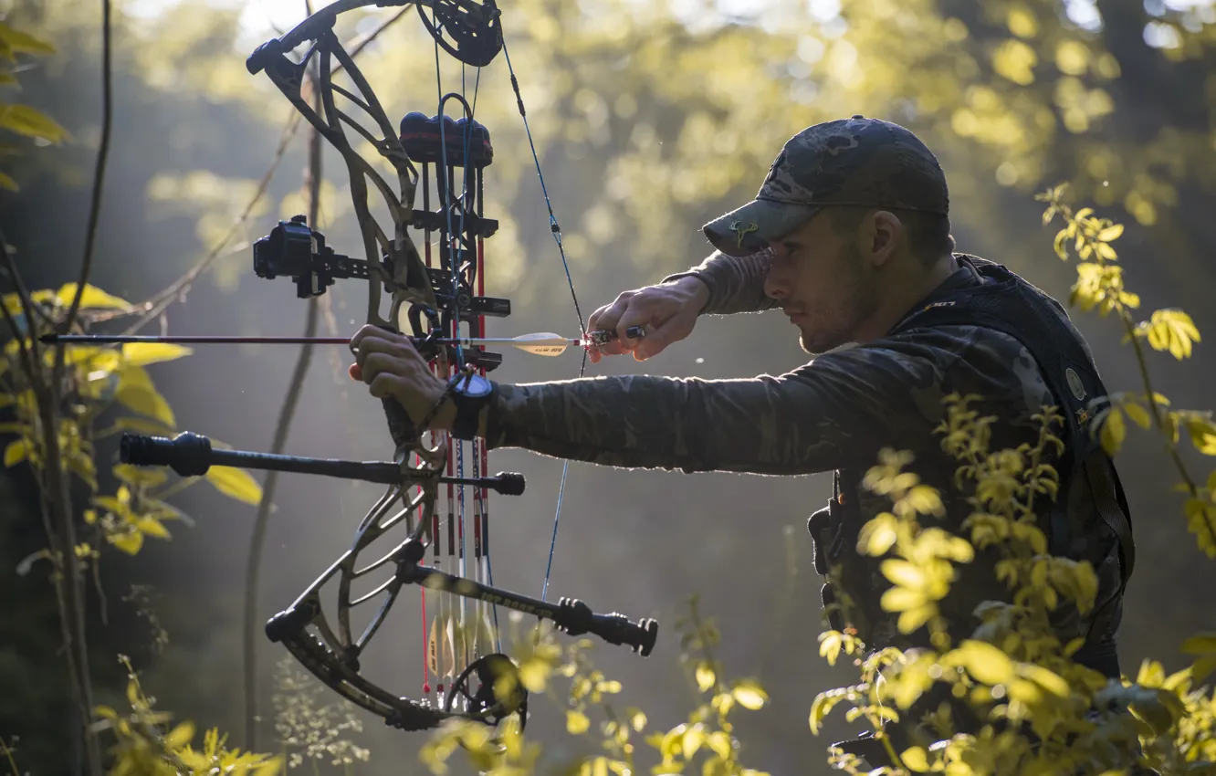 Photo wallpaper Bow, Male, PA, Bow, Hunting, Baseball cap, Hunting with a bow, Bowhunting