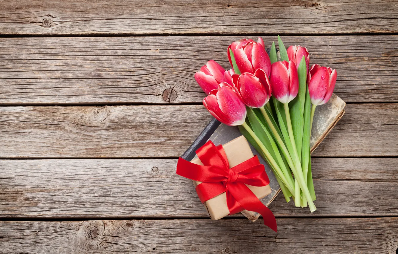 Photo wallpaper flowers, red, gift, bouquet, tulips, red, wood, flowers