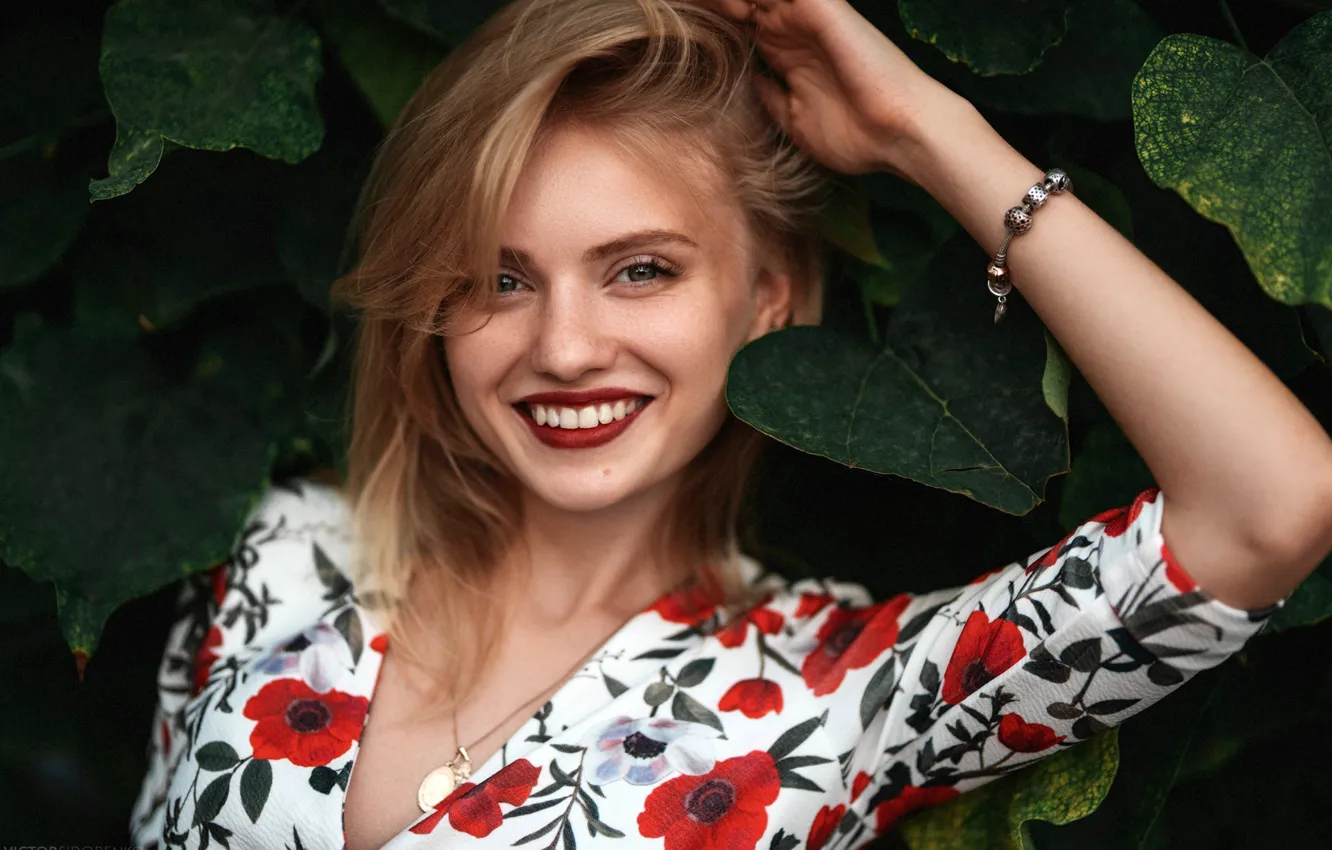 Photo wallpaper look, leaves, decoration, joy, pose, smile, mood, portrait