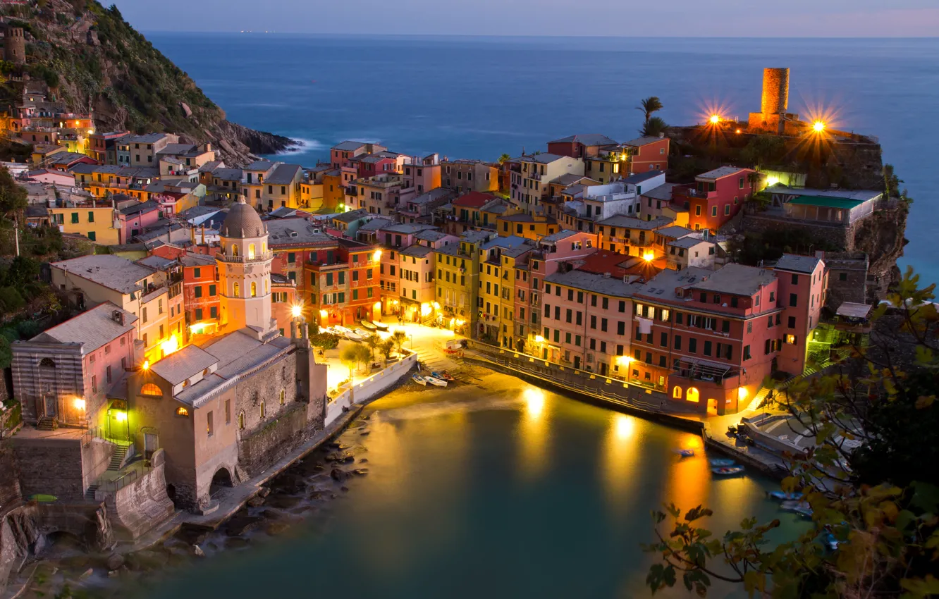 Photo wallpaper sea, lights, rocks, home, the evening, horizon, Italy, Vernazza